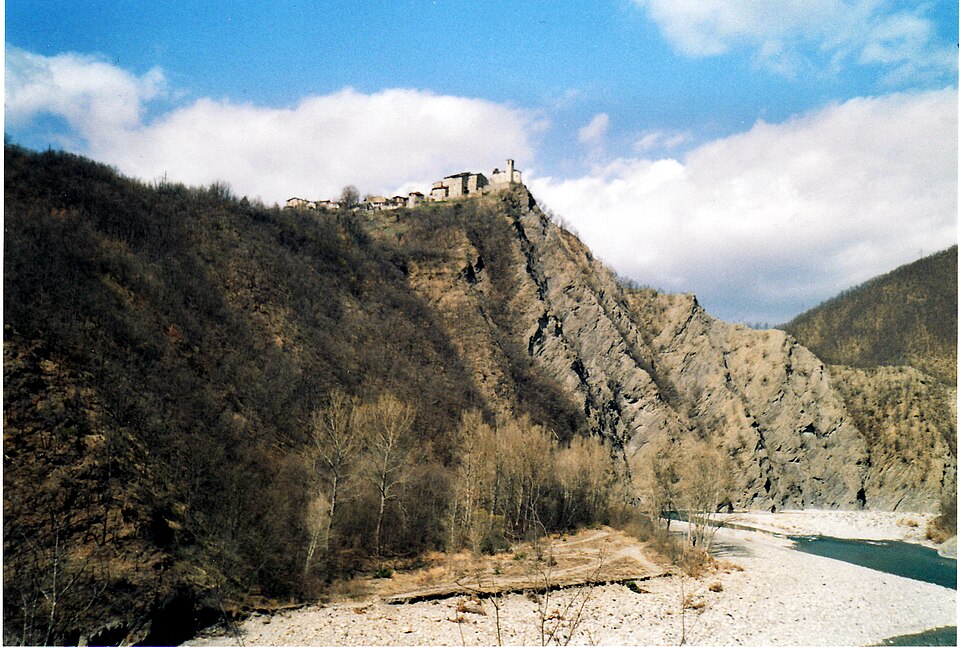 The medieval hamlet of Brugnello sitting on a rocky outcrop above the Trebbia River in Corte Brugnatella