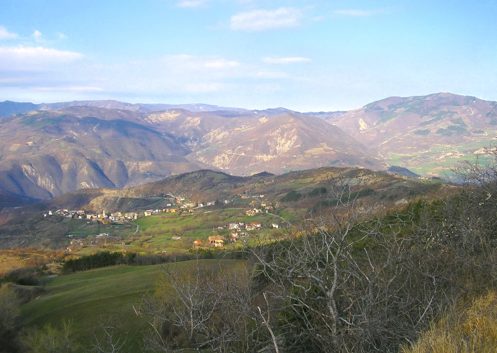FilePiani-di-Coli-panoramio.webp