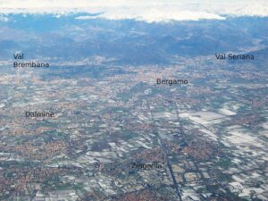 Visuale aerea dell'Alta Bergamasca, con indicazione delle principali aree urbane