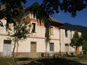 La stazione ferroviaria in disuso di Capitignano — Capitignano