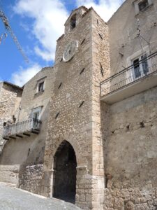 Castelvecchio Calvisio: Porta San Martino — Castelvecchio Calvisio