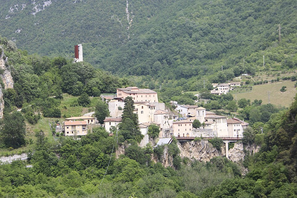 Panoramic view of Triponzo, a hamlet of Cerreto di Spoleto perched above the Nera river gorge