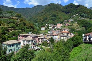 Panorama di Favale di Malvaro, Liguria, Italy — Favale di Malvaro