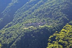 Vista della frazione di Tartago del comune di Ottone (PC) - Italia.