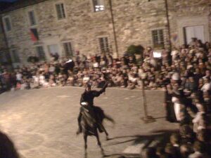 Un momento di spettacolo durante la Festa Medioevale di Monte Cerignone — Monte Cerignone