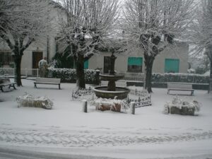 Piazza Giacomo Zaffrani a Casalzuigno dopo una nevicata