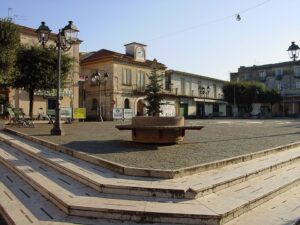 Piazza Umberto I a Pignataro Maggiore in provincia di Caserta — Pignataro Maggiore