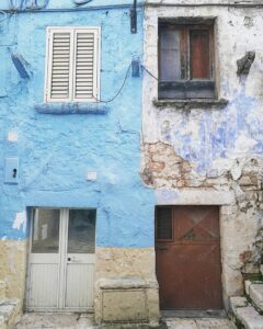 Nel quartiere scesciola tracce di azzurro — Casamassima