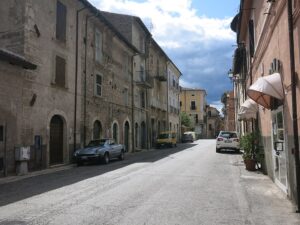 La strada provinciale 14, vecchio percorso della SS4 Via Salaria prima della costruzione della variante esterna al centr