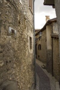 Una via del borgo di Morro Reatino (provincia di Rieti, Lazio)