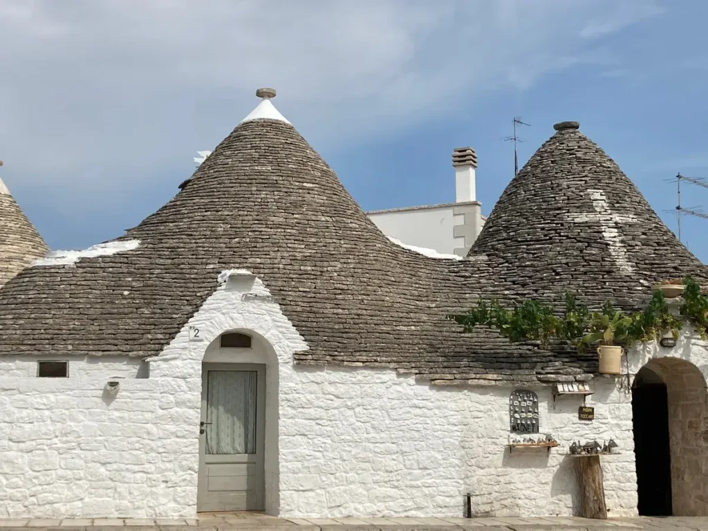 Foto di Alberobello, Puglia — Villages Italy