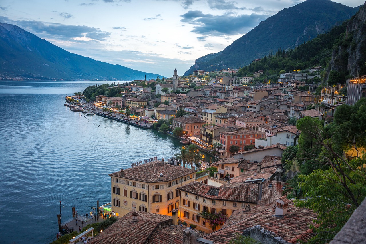 Borghi di Lago italiani, paesaggio — Villages Italy